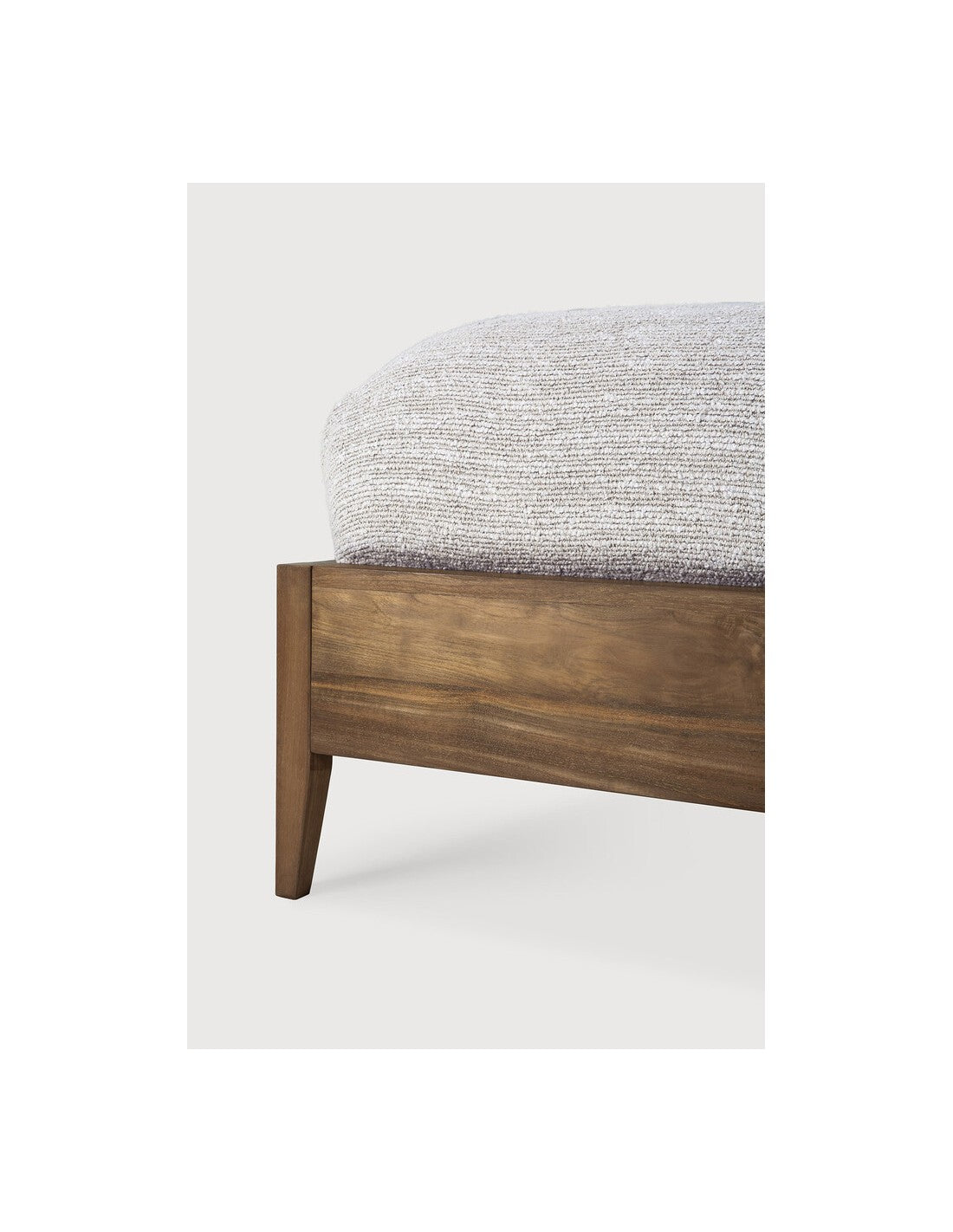 Cama Spindle Teca de Ethnicraft - vista 9 | Nomad Interiors