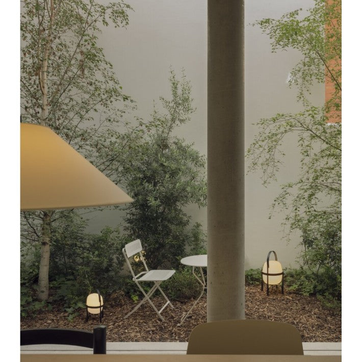 Lámpara Cesta Exterior Verde Oliva de Santa Cole - ambiente | Nomad Interiors