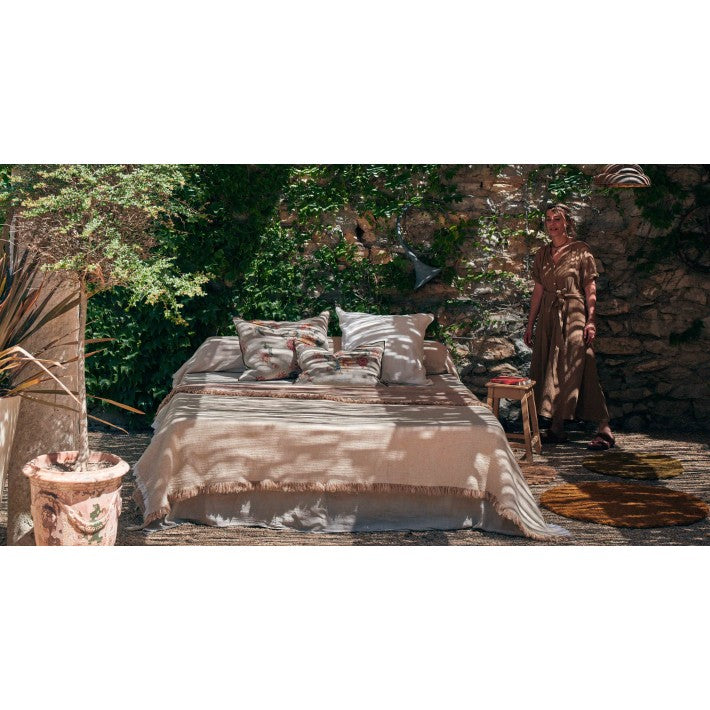 Cojín Wabi Sabi Imperial Bouquete en lino de Maison de Vacances - vista lateral | Nomad Interiors