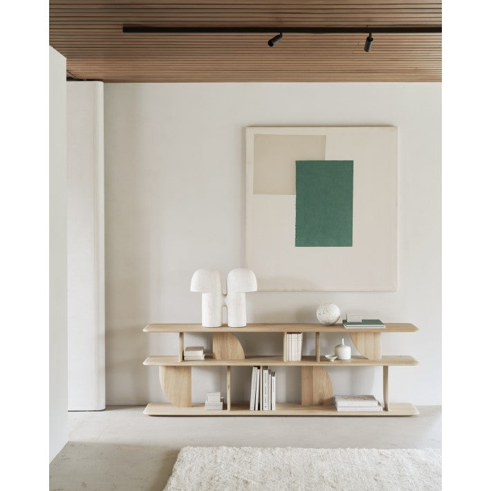 Consola de sofá Geometric en roble de Ethnicraft - ambiente | Nomad Interiors