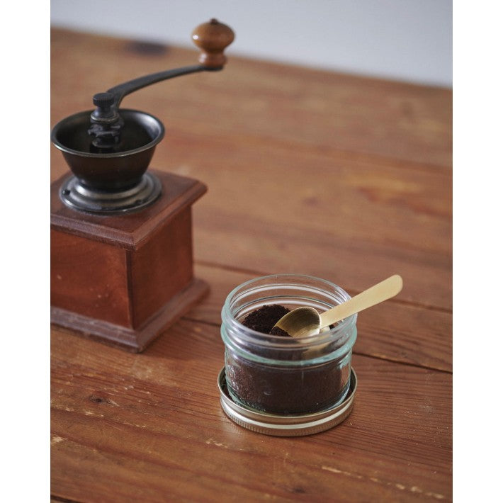 Cuchara dosificadora de latón de Nomad Home - ambiente