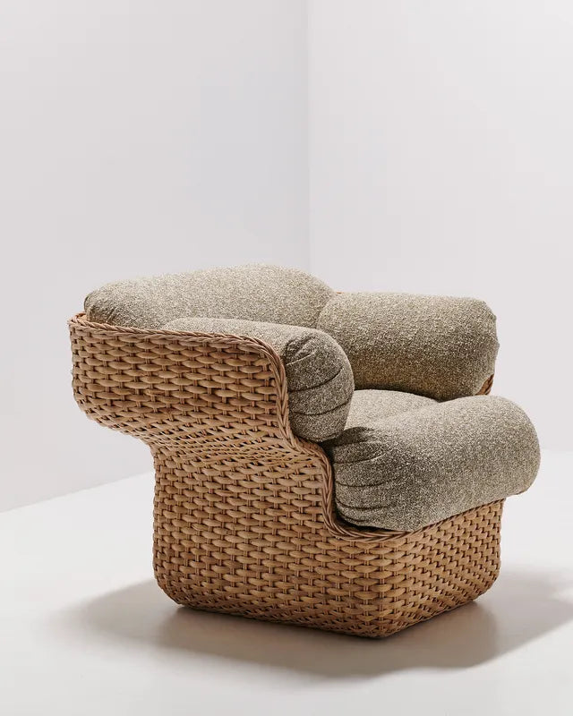 Basket Lounge Chair en ratán y acero de Gubi - ambiente | Nomad Interiors