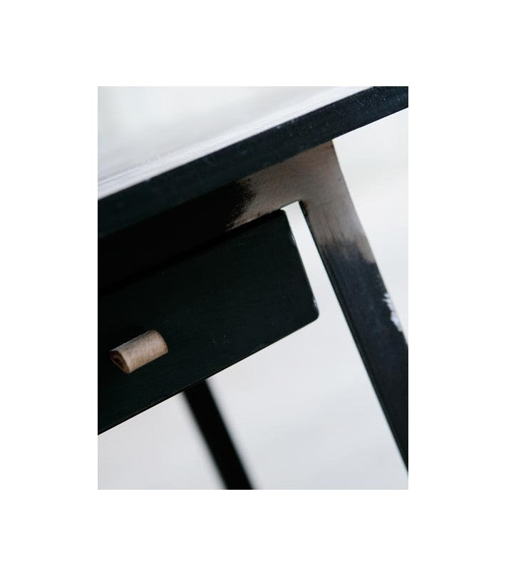 Escritorio Hide en piel y hierro de Nomad Home - textura