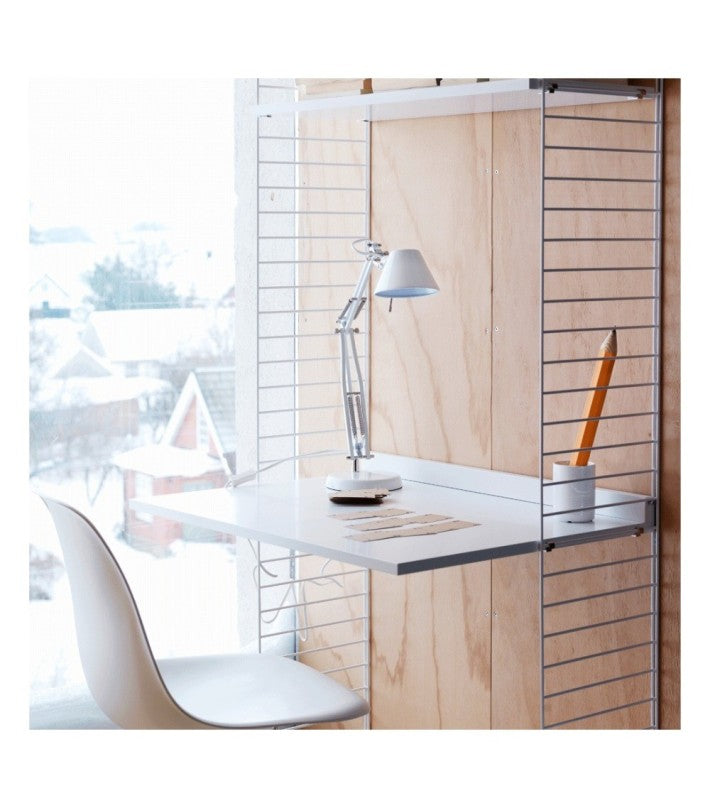 Estantería de oficina blanca String en acero de String Furniture - vista lateral | Nomad Interiors