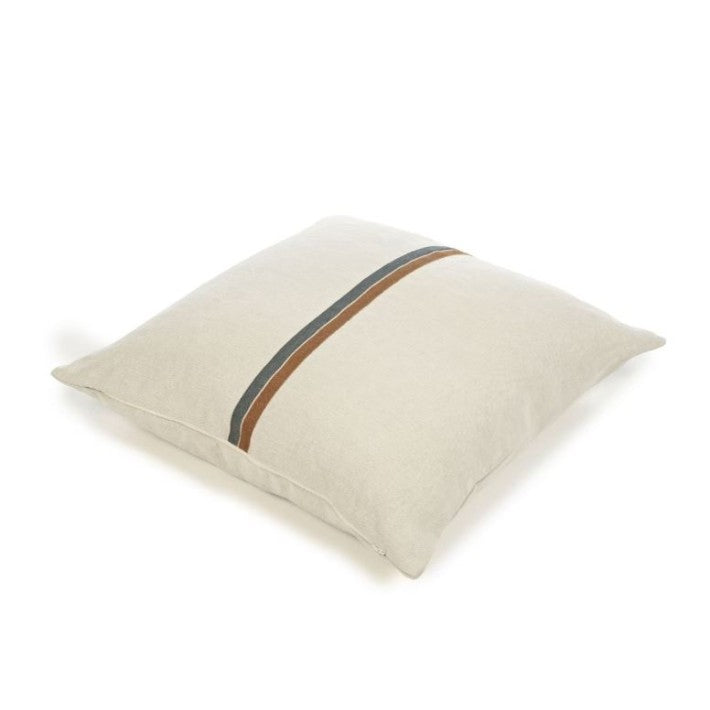 Funda cojín Atlas Natural en lino y piedra de LIBECO - vista lateral | Nomad Interiors