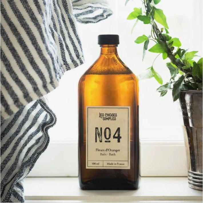 Gel de Baño Fleurs d'Oranger (cítricos) en piel de Les Choses Simples - vista lateral | Nomad Interiors