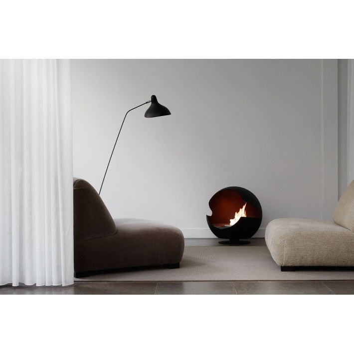 Chimenea Globe Vauni en hierro - ambiente | Nomad Interiors