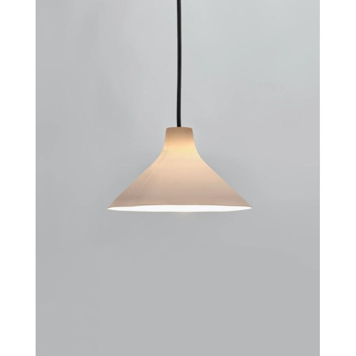 Lámpara Shade S Blanca en lana y porcelana de Nomad Home - detalle