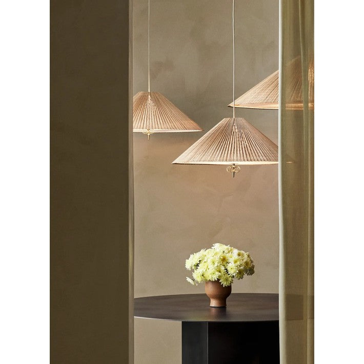 Lámpara 1972 en lino y bambú de Gubi - detalle | Nomad Interiors