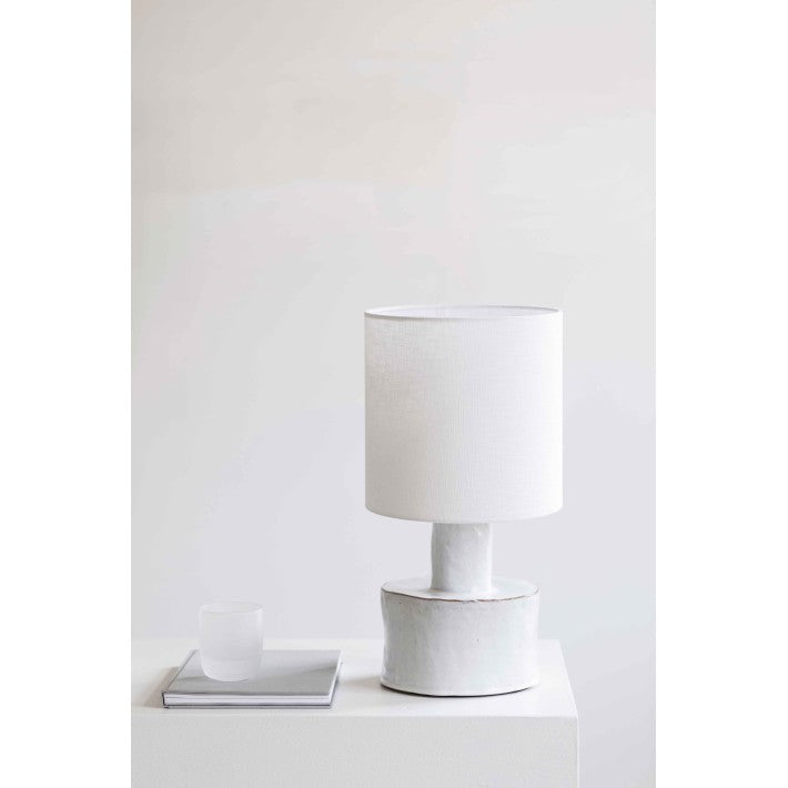 Lámpara de mesa Catherine en lino y cerámica de Serax - vista 7 | Nomad Interiors