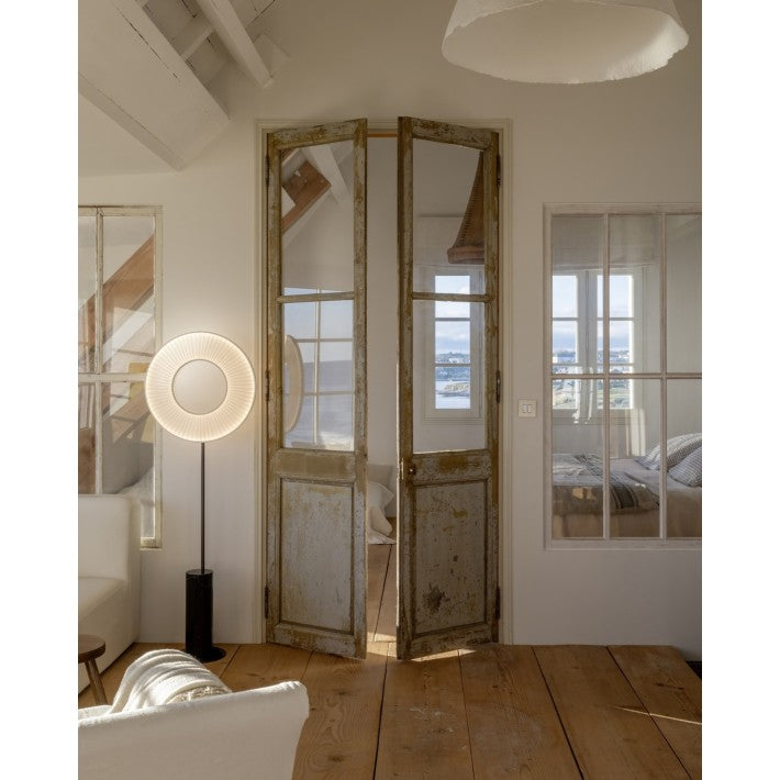 Lámpara de pie, Iris Totem 60, Mármol de DCW Editions | Nomad Interiors