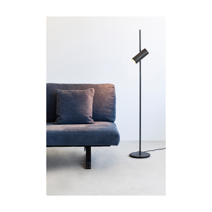 Lámpara de pie NR.15 SOFISTICATO en acero de Serax - textura | Nomad Interiors