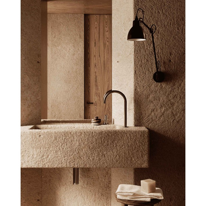Lámpara Gras Nº 122 negra con brazo inclinable en acero de DCW Editions - detalle | Nomad Interiors