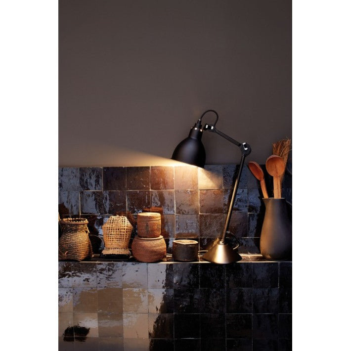 Lámpara Gras Nº 205 Table en acero de DCW Editions - ambiente | Nomad Interiors