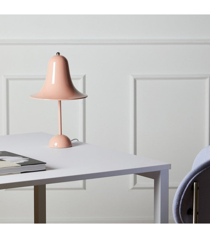Lámpara Pantop Table Dusty Rose de Verpan - vista lateral | Nomad Interiors