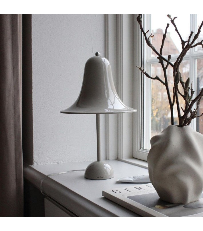 Lámpara Pantop Table Gris Arena de Verpan - ambiente | Nomad Interiors