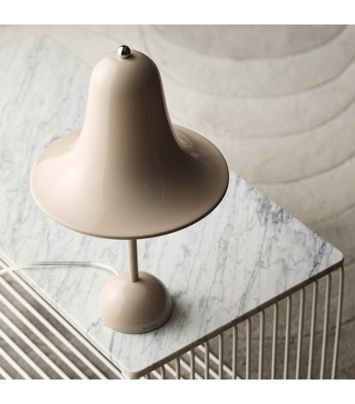 Lámpara Pantop Table Gris Arena de Verpan - detalle | Nomad Interiors