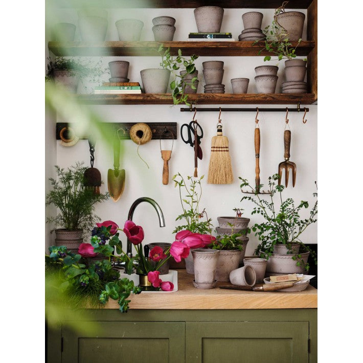 Maceta  Gris Kobenhavner 14 cm de Bergs Potter - ambiente | Nomad Interiors