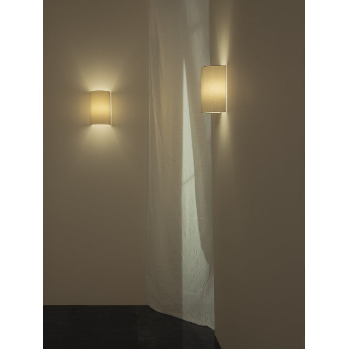 Aplique Singular en lino de Santa Cole - ambiente | Nomad Interiors
