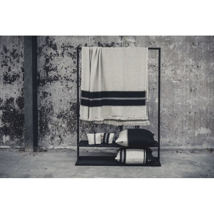 Marshall Throw en lino y lana de LIBECO - detalle | Nomad Interiors