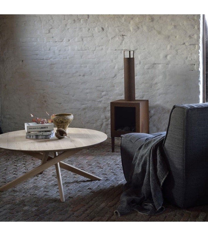 Mesa Mikado Coffee en roble de Ethnicraft - vista lateral | Nomad Interiors