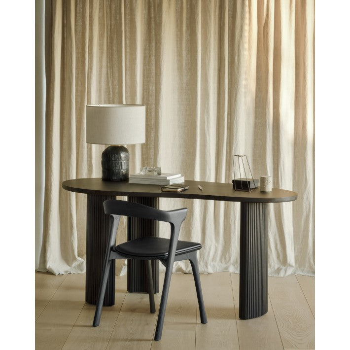Escritorio Boomerang Grande en madera de Ethnicraft - detalle | Nomad Interiors