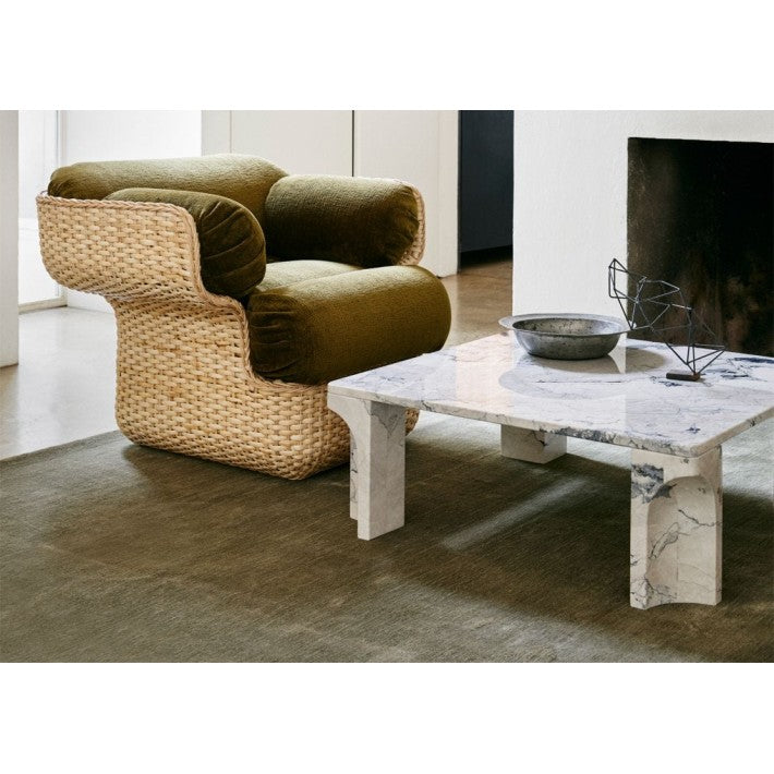 Doric Coffee Table 140 cm en mármol y piedra de Gubi - vista 6 | Nomad Interiors
