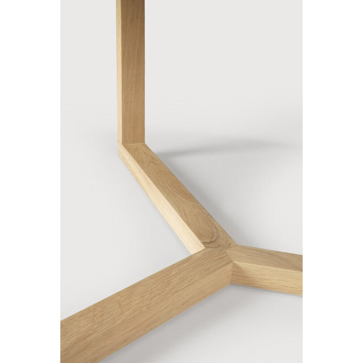 Mesa de centro Tripod en roble y madera de Ethnicraft - vista 7 | Nomad Interiors