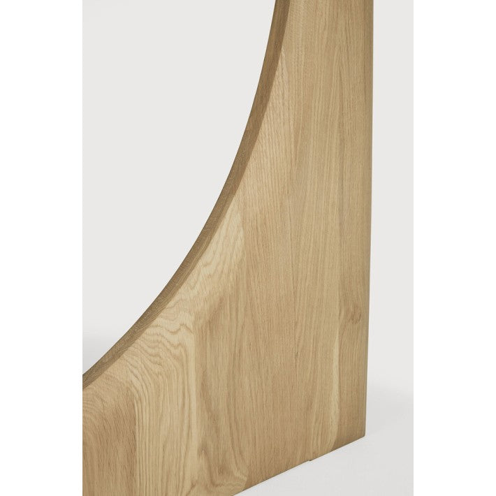 Mesa de comedor Geometric en roble de Ethnicraft - vista 9 | Nomad Interiors