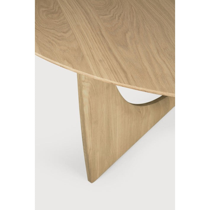 Mesa de comedor Geometric en roble de Ethnicraft - vista 7 | Nomad Interiors