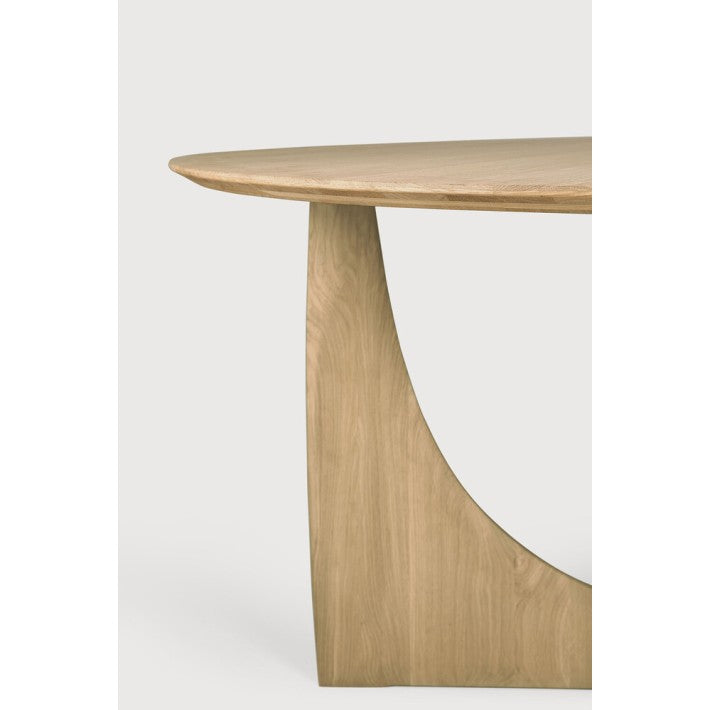 Mesa de comedor Geometric en roble de Ethnicraft - vista 6 | Nomad Interiors