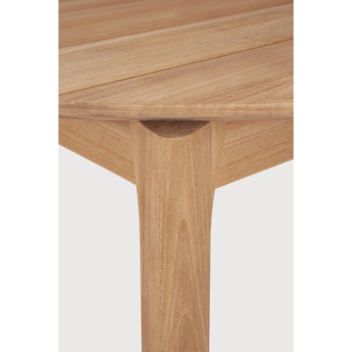 Mesa de jardín Bok en teca de Ethnicraft - textura | Nomad Interiors