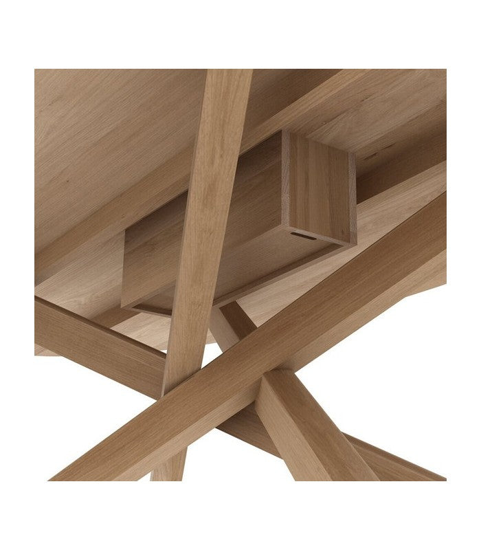 Mesa de reunión Mikado oval en roble y madera de Ethnicraft - vista 6 | Nomad Interiors
