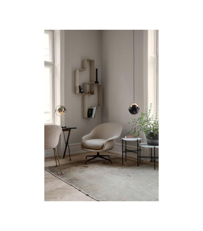 Mesa TS Ø55 en mármol y latón de Gubi - vista 8 | Nomad Interiors