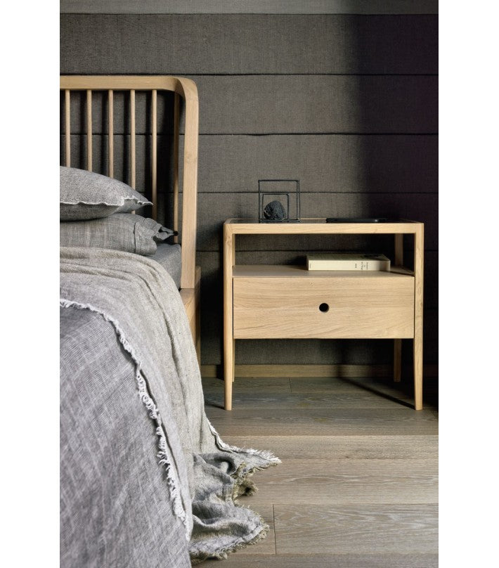 Mesita de Noche Spindle Roble de Ethnicraft - vista 9 | Nomad Interiors
