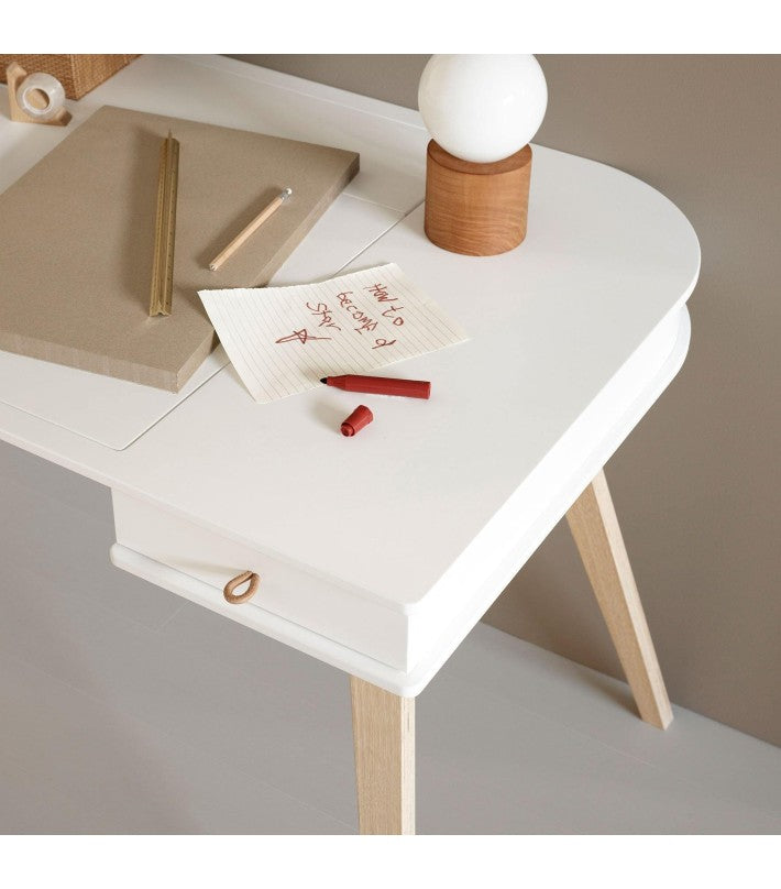 WOOD DESK en roble de Oliver Furniture - textura | Nomad Interiors