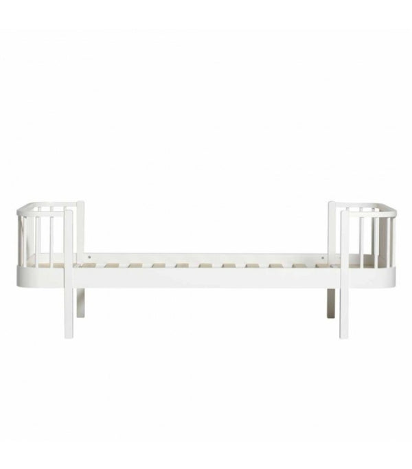 Cama Blanca Madera de Oliver Furniture | Nomad Interiors