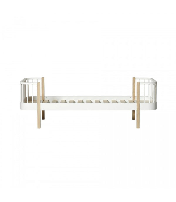 Cama Madera Blanca/Roble de Oliver Furniture | Nomad Interiors