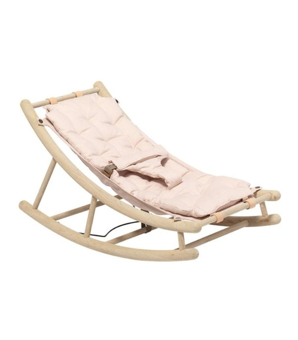 Oak Baby & Toddler Rocker Rosa en algodón y roble de Oliver Furniture | Nomad Interiors