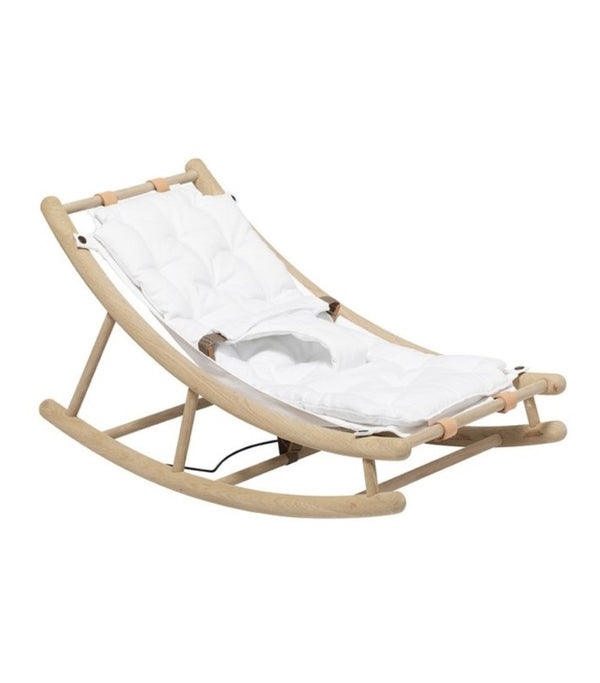 Oak Baby & Toddler Rocker Blanco en algodón y roble de Oliver Furniture | Nomad Interiors