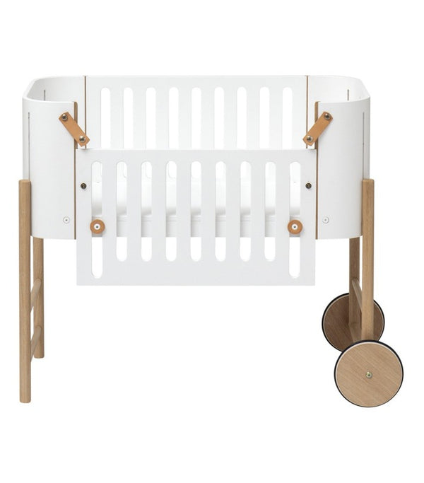 Cuna Cododo Evolutiva Blanco en roble de Oliver Furniture | Nomad Interiors
