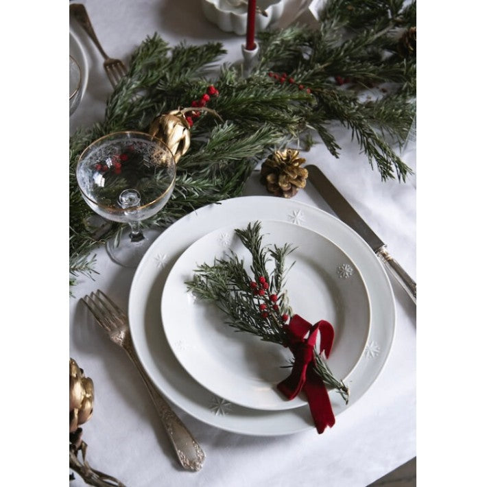 Plato de postre Etoile en lana y porcelana de Alix D. Reynis - textura | Nomad Interiors