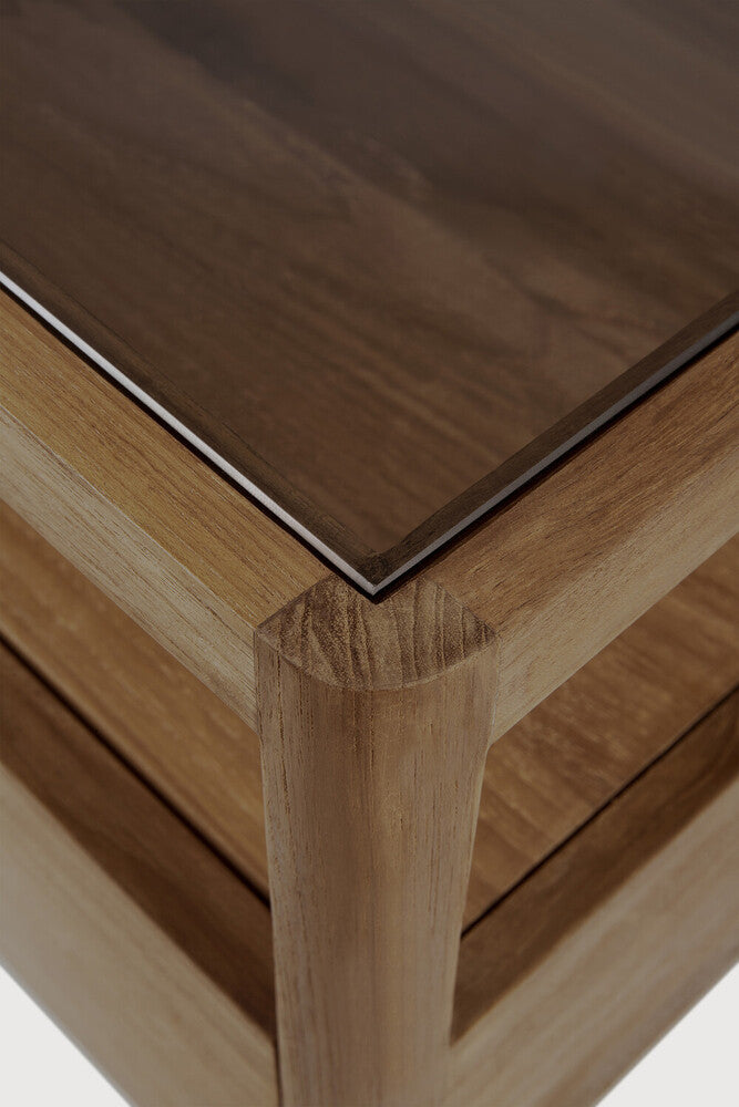Mesita de Noche Spindle Teca en roble y vidrio de Ethnicraft - textura | Nomad Interiors