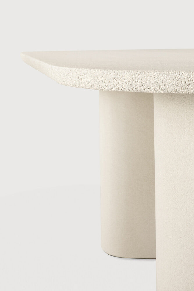 Mesa Comedor Elements 2 pies en piedra de Ethnicraft - textura | Nomad Interiors