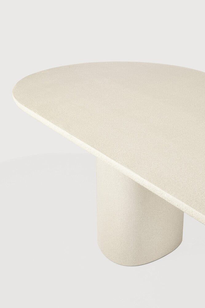Mesa Comedor Elements 2 pies en piedra de Ethnicraft - ambiente | Nomad Interiors