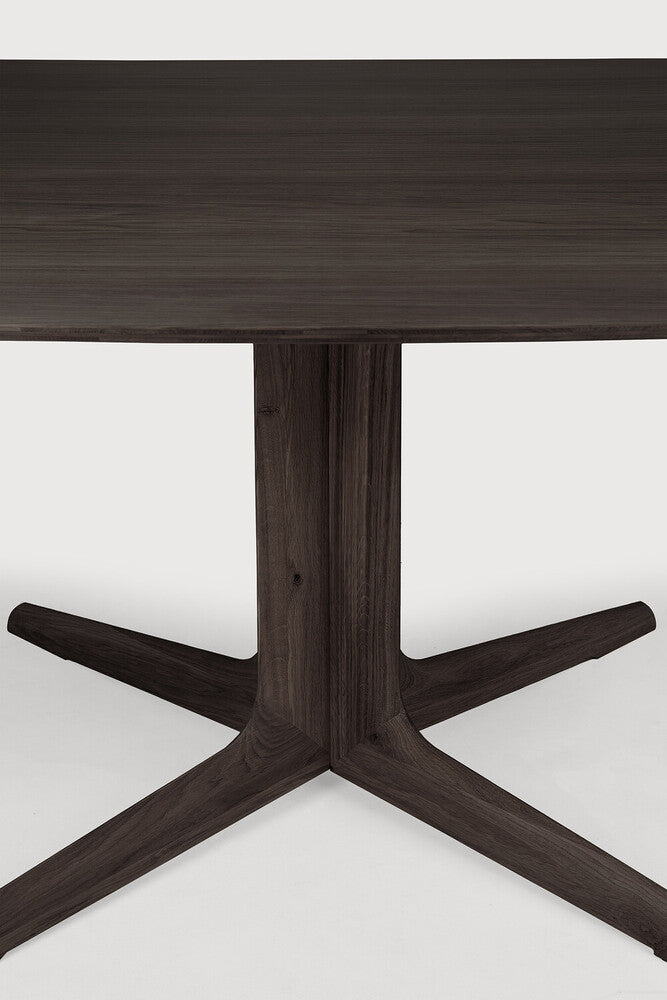 Mesa de comedor Corto en roble marrón de Ethnicraft - vista 7 | Nomad Interiors