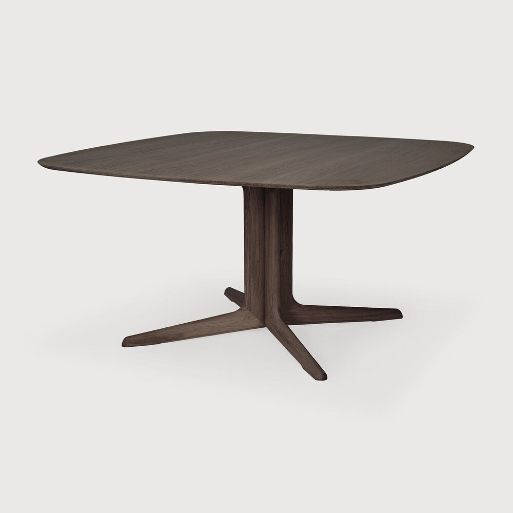 Mesa de comedor Corto en roble marrón de Ethnicraft - vista lateral | Nomad Interiors