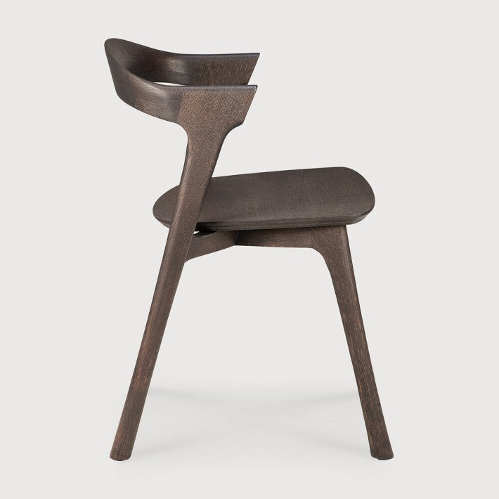 Silla Bok Roble Marrón de Ethnicraft - vista lateral | Nomad Interiors