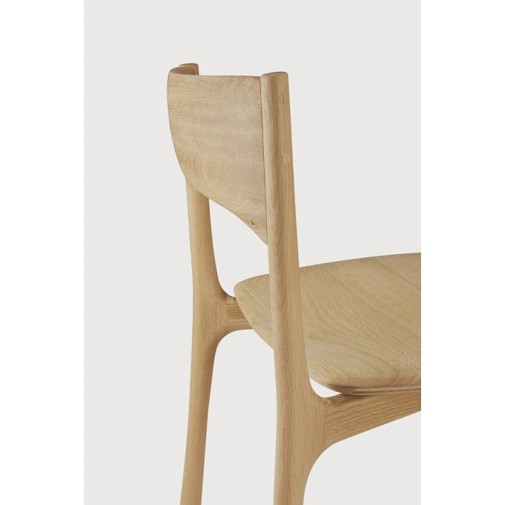 Silla Pi en roble y madera de Ethnicraft - vista 6 | Nomad Interiors