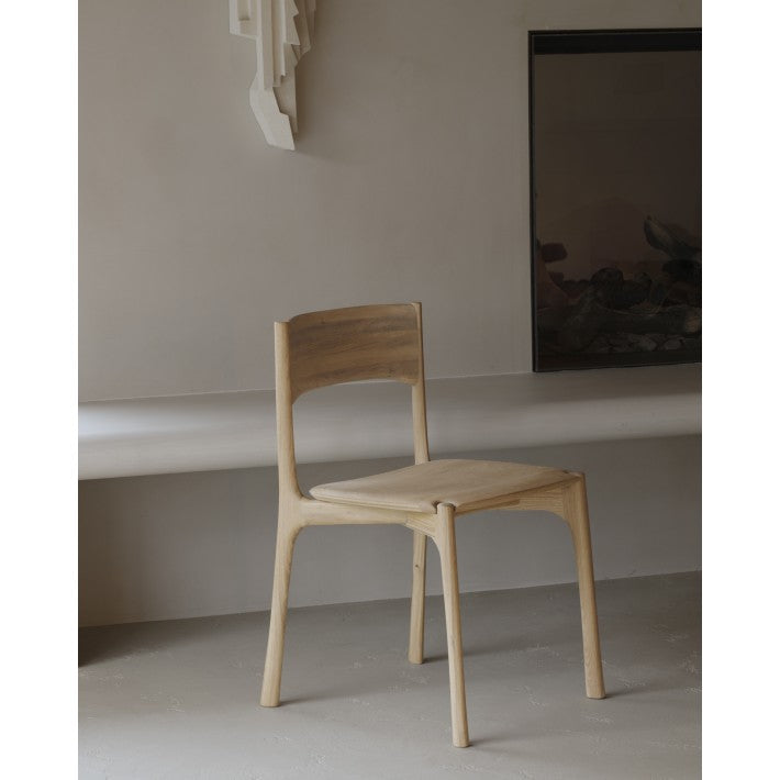 Silla Pi en roble y madera de Ethnicraft - ambiente | Nomad Interiors